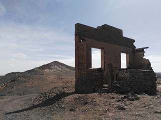 Mina abandonada en el desierto de Marruecos