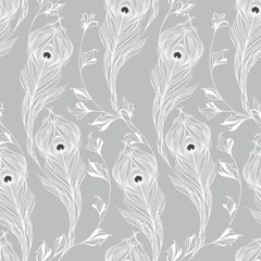Foto op Plexiglas Pauw Naadloze patroon met pauwenveren en bloemen op grijze achtergrond. Handgetekende monochroom vectorillustratie.