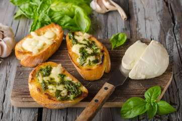 Garlic herbs toast with fresh mozzarella - 224005324