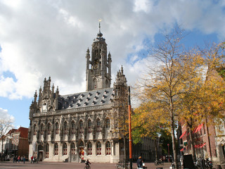 Fototapeta na wymiar Das gotische Rathaus in Middelburg, Zeeland, Niderlande