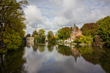 Fototapeta na wymiar Landscape on the lake in Bruges