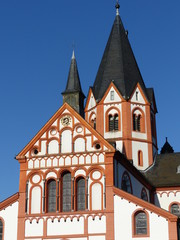 Fototapeta premium Türme der St.-Peter-Kirche in Sinzig am Rhein