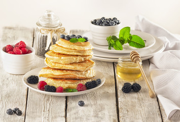 pancakes with berries