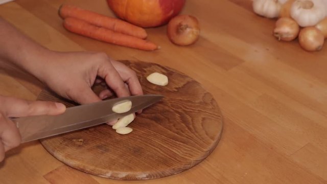 Slicing garlic (female hands)