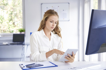 Beautiful young businessman wiht digital tablet at the office