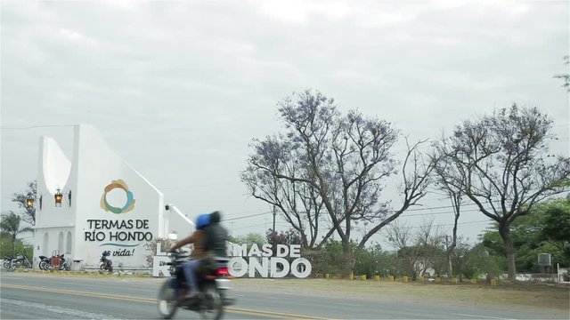 Entrance to Termas de Rio Hondo: Welcome Sign in Santiago del Estero Province