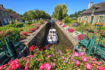 Malestroit, Bretagne, passage de l'écluse, canal de Nantes à Brest