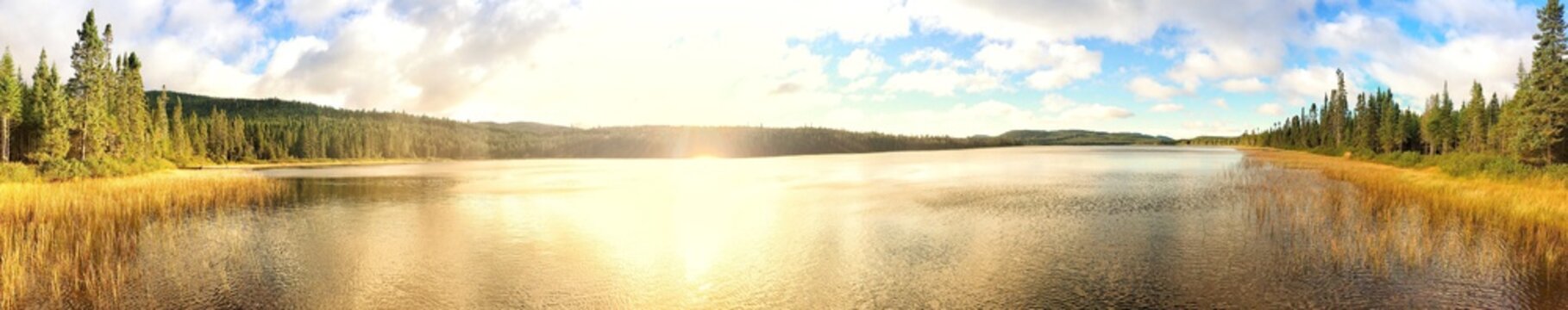 lever du soleil sur le lac