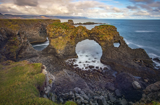 Gatklettur rock arch