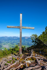 Das Gipfelkreuz am kleinen Traunstein im Tennengebirge