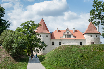 Fototapeta na wymiar The Bauska Castle represents an example of military architecture in the period from 15th to 17th century. Livonian Order fortress.