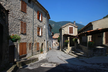 Fototapeta na wymiar Medieval village (Annot) in the valley of Var, Provence-Alpes-Côte d'Azur, France