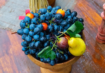 Blue grapes and pears in a vase. Fruit composition.