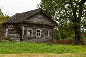 Fototapeta na wymiar Old wooden house