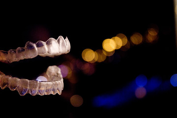 Transparent dental orthodontics to correct dental alignment