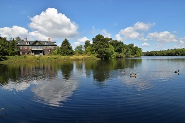 Fototapeta premium House across the lake