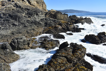 Fototapeta na wymiar Waves on the rocky coast