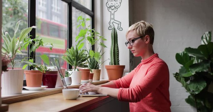 Freelance businesswoman working in a cafe