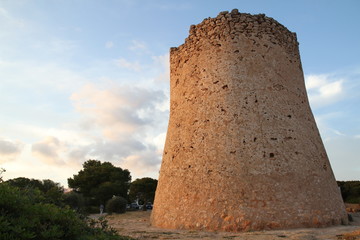 Castillo en palma de mallorca al atardecer