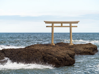 海と鳥居