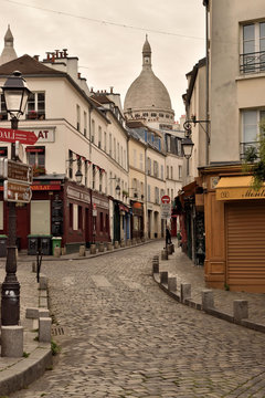 street in montmartre
