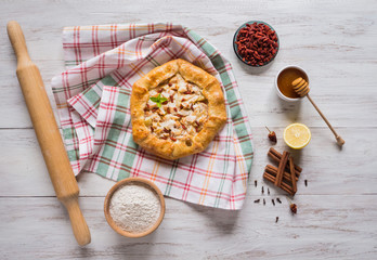 Goji berries with apples in a pie. Useful recipes with Superfoods.
