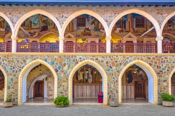 Papier Peint photo Chypre Arcade avec mosaïques dorées au monastère