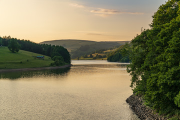 Obraz premium Evening light over the Peak District at the Ladybower Reservoir near Bamford in the East Midlands, Derbyshire, England, UK