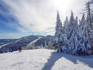 Obraz premium Malowniczy widok na ośrodek narciarski Mont-Tremblant