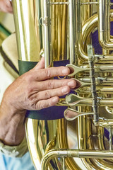 finger of tuba player