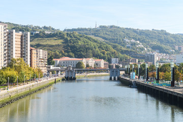 Naklejka premium Bilbao embankment on sunny day