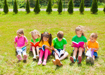 Studying english outdoors in the summer outdoors