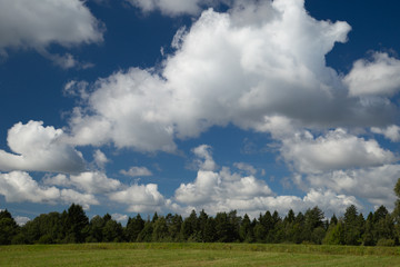Fototapeta na wymiar road with clouds in the field, space, nature of Russia