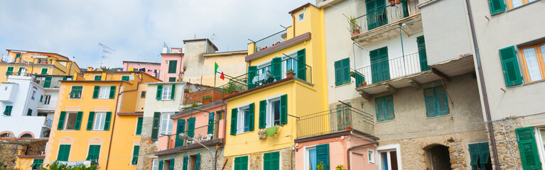 Fototapeta na wymiar Typical arhitecture and colors of terrace homes in Italian village of Riomaggiore
