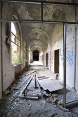 ex manicomio di mombello, luoghi abbandonati, italia