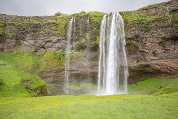 Obraz premium waterfall in iceland in the mountain