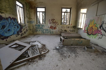 ex manicomio di mombello, luoghi abbandonati, italia