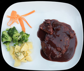 
chicken in wine sauce with potatoes and broccoli