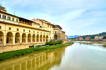 Fototapeta premium River Arno next to Art Museum 
