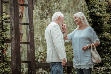 Naklejka premium Glad to see you. Cheerful blonde woman expressing positivity while meeting her old friend