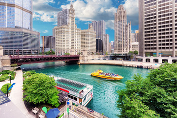 City of Chicago. Image of Chicago downtown and Chicago River with bridges at sunny summer day - obrazy, fototapety, plakaty