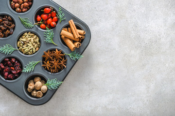 Sweet spice for baking. Christmas spices - star anise, cinnamon sticks, cardamom, nutmeg.