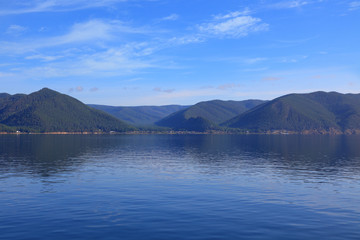 Fototapeta na wymiar coast of Baikal