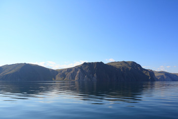 Fototapeta na wymiar rocky shore of the lake Baikal