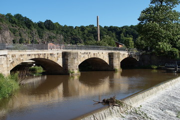 Fototapeta premium Hegereiterbrücke in Dresden, Weisseritz
