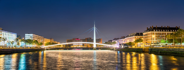 Footbridge across Commerce Basin in Le Havre, France - obrazy, fototapety, plakaty