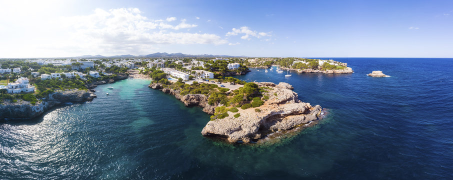 Luftaufnahme, Punta des Jonc und Bucht Cala Marcal mit Villen und Yachten, Portocolom, Region Felanix, Mallorca, Balearen, Spanien