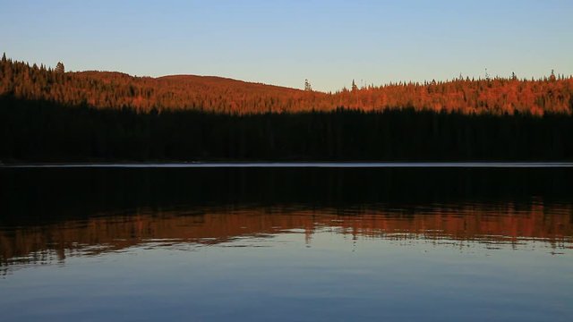 lever de soleil sur le lac