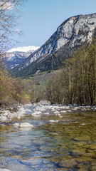 Fluss- und Berglandschaft in Andeer in der Schweiz