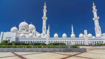 Fototapeta na wymiar Sheikh Zayed Grand Mosque timelapse hyperlapse in Abu Dhabi, the capital city of United Arab Emirates